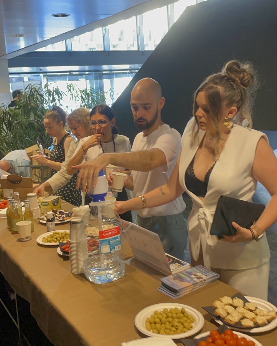 En FEMTCI también cuidamos los pequeños momentos.

En nuestro #TeaBreakFEMTCI recargamos energía con @lavibuchakombucha y <a href="/norsan/">Owen Chuang</a>.es .

🌿 Bienestar, sabor y salud integrativa en cada sorbo.

Porque cuidarse también es prevenir.

#MTCI #SaludNatural #Peñíscola