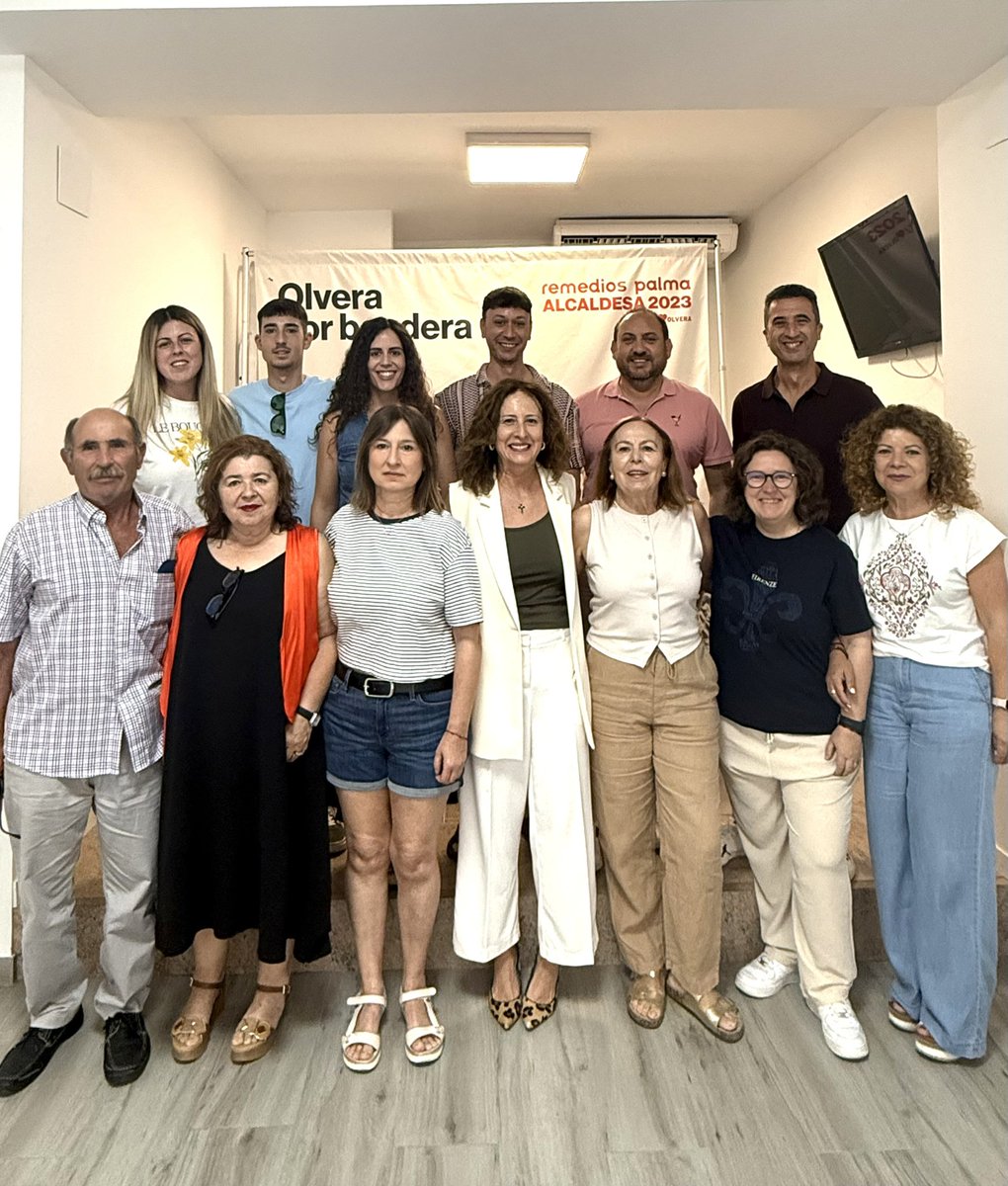 psoe_olvera's tweet image. Hoy se ha conformado la nueva Ejecutiva Municipal Socialista de Olvera. 
Remedios Palma, @enmodoalcaldesa, renueva por unanimidad su cargo como Secretaria General de los socialistas olvereños.