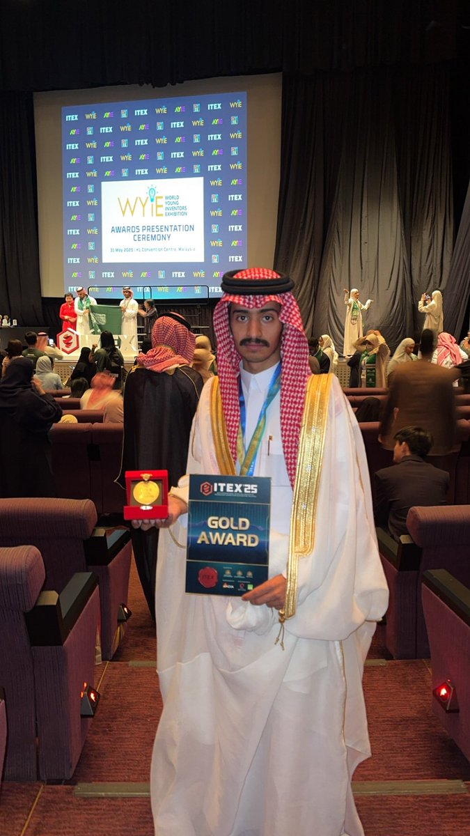اللهم لك الحمد والشكر.. تشرفتُ بتمثيل وطني ورفع راية المملكة العربية السعودية عاليًا في سماء الابتكار، بعد تحقيقي الميدالية الذهبية وجائزة خاصة في المعرض الدولي للاختراعات #ITEX25 بعد منافسة مع اكثر من ١٤٠٠ مخترع من مختلف دول العالم بالعاصمة الماليزية كوالالمبور 🇸🇦🤍✨
#kku