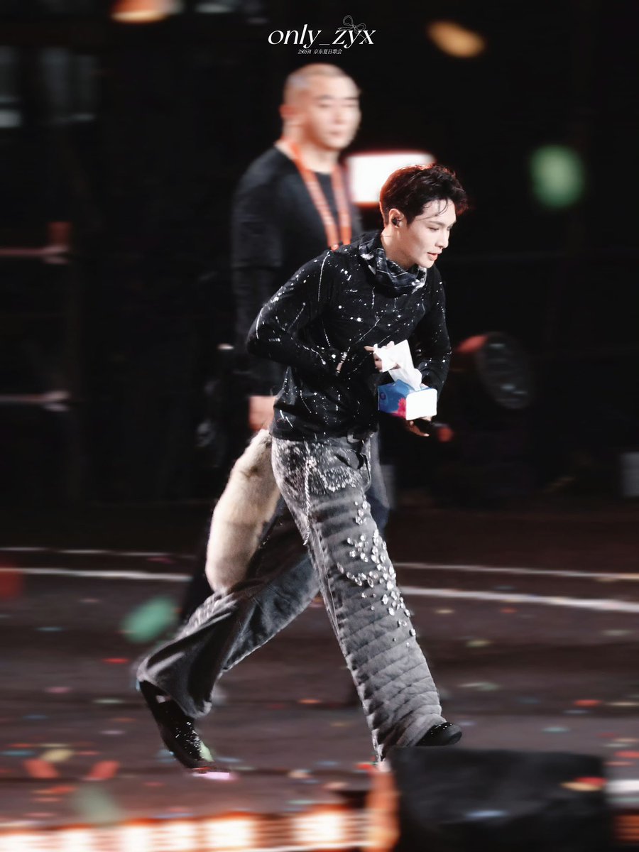 𝐂𝐎𝐒𝐌𝐈𝐂 𝐓𝐔𝐑𝐓𝐋𝐄 (@cosmicturtle38) on Twitter photo دم روباهی جذابش 😭🦊
#EXO #LAY #张艺兴 #YIXING
<a href="/weareoneEXO/">EXO</a> <a href="/layzhang/">Lay Zhang</a>
<a href="/ChromosomeEG/">Chromosome Entertainment Group</a> <a href="/lay_studio/">Lay Zhang Studio</a> دم روباهی جذابش 😭🦊
#EXO #LAY #张艺兴 #YIXING
<a href="/weareoneEXO/">EXO</a> <a href="/layzhang/">Lay Zhang</a>
<a href="/ChromosomeEG/">Chromosome Entertainment Group</a> <a href="/lay_studio/">Lay Zhang Studio</a>