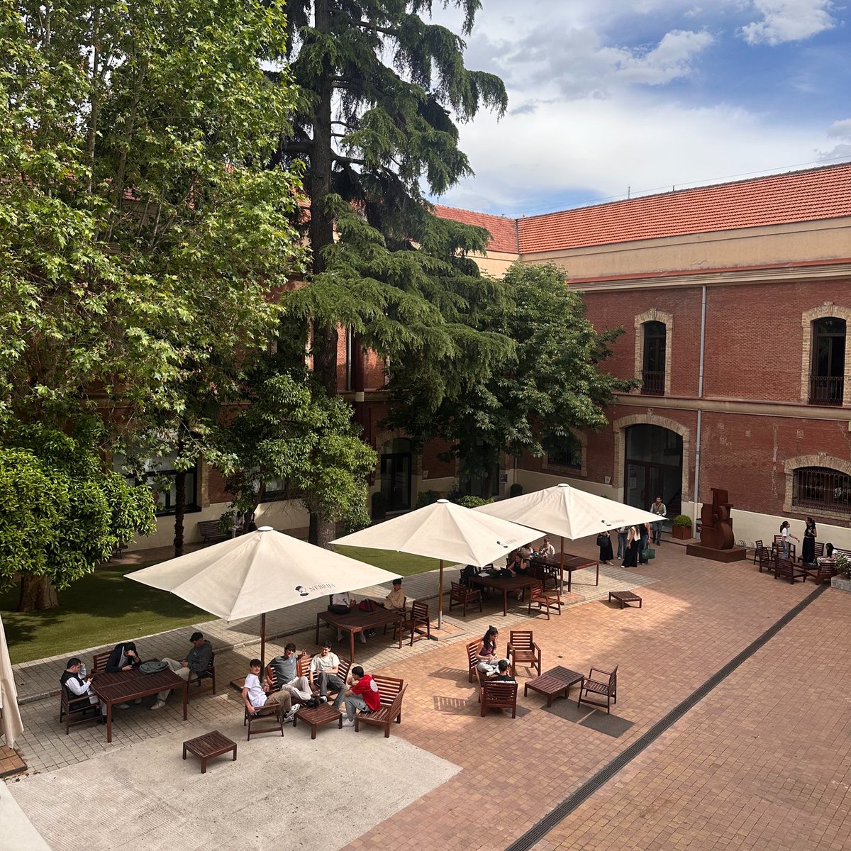 Natalia Ramos, estudiante de LRI, actualmente cursa su doble formación en la Universidad Nebrija en Madrid, fortaleciendo su perfil global y académico. 🤩👏

¡Mucho éxito, Natalia!

#UDEMInternational