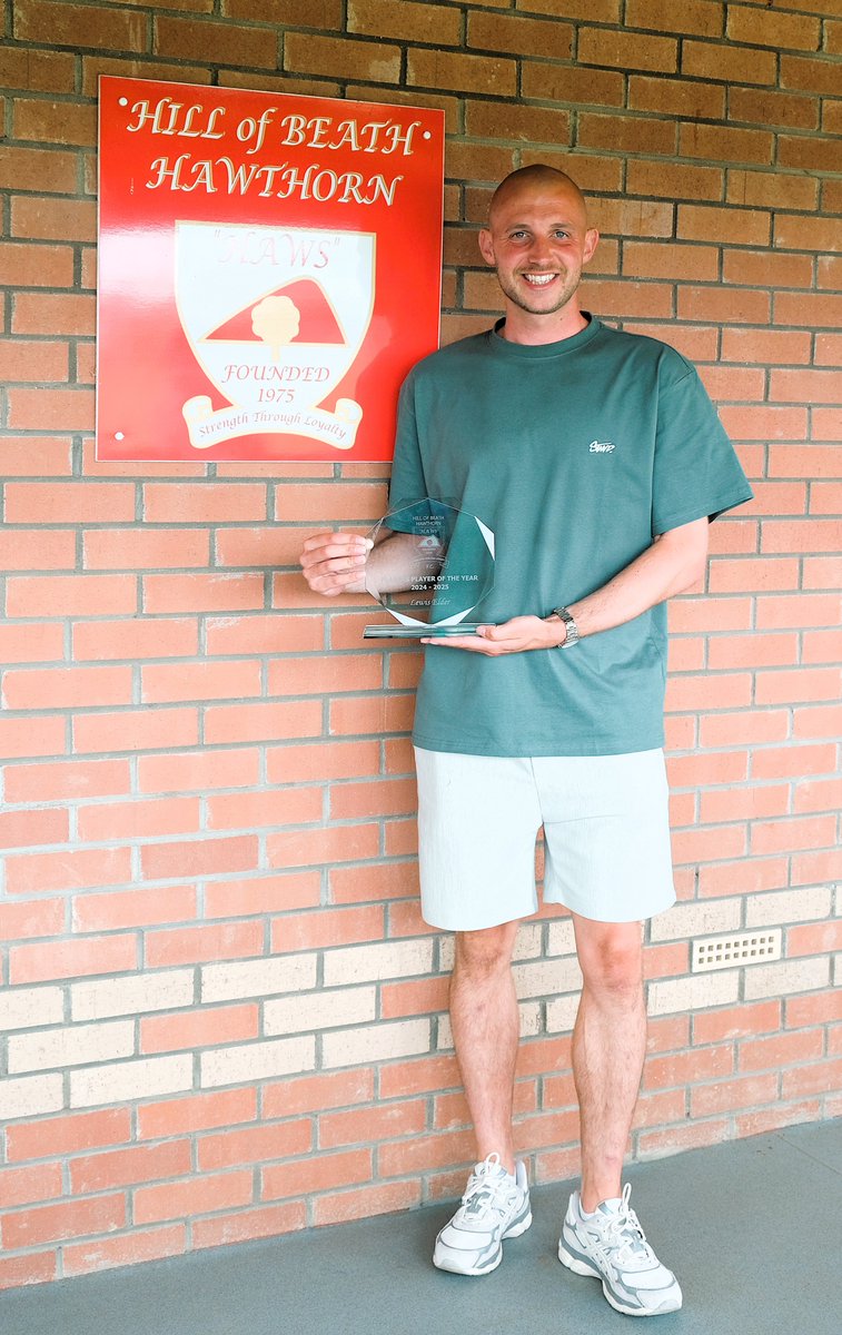 🏆HAWS end of year presentations took place this afternoon at Keirs Park. Our third award....

🏆Players Player of the Year - Lewis Elder

Presented by our Kit Manager Rory Mutter. Well done Lewis from everyone at the Club🤩👏👏👏

#StrengthThroughLoyalty 🔴⚪️🔴
