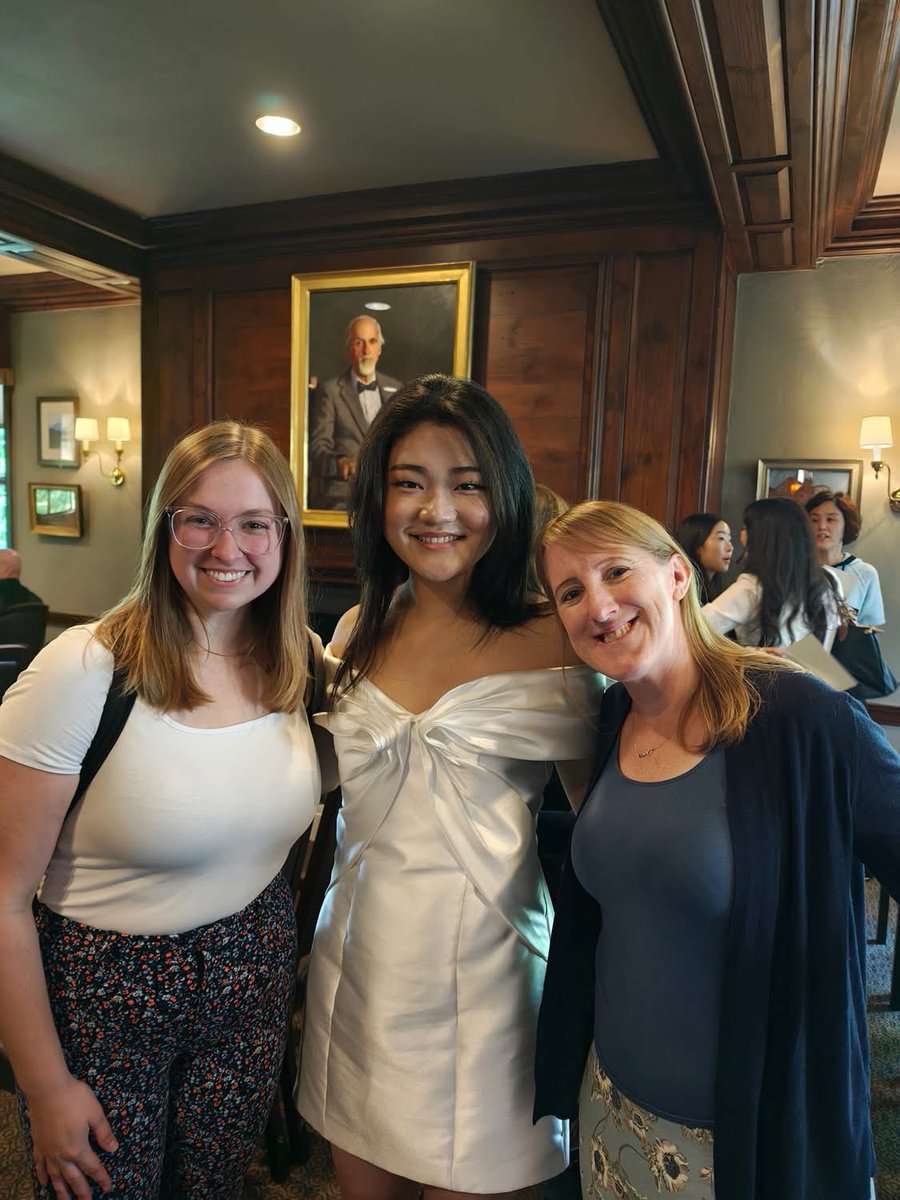 YoungPearseLab's tweet image. 🎓Congratulations to our incredible grads! 🎉
Dr. Lish and outstanding undergrads Seohyun Kim & Ellie Grogan are officially Harvard alumni! 🥂
We’re so proud of all you’ve accomplished—and can’t wait to see what you do next! 💫 @alexlish47