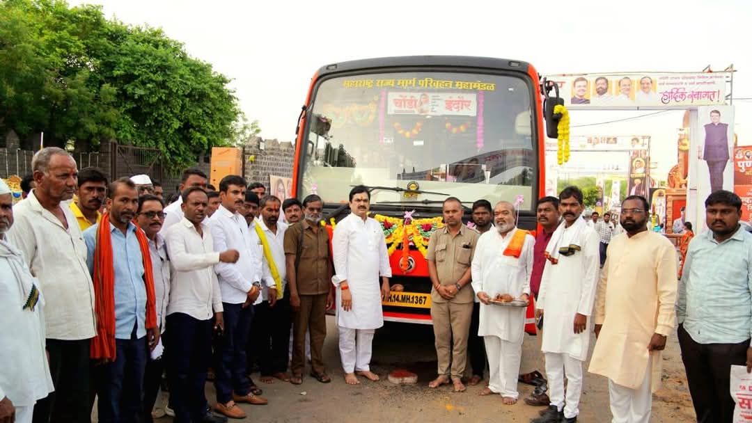 avaliyapravasi's tweet image. चोंडी ते इंदौर, एसटी बससेवेचा शुभारंभ !

पुण्यश्लोक अहिल्यादेवी होळकर यांच्या ३०० व्या जयंतीनिमित्त त्यांची जन्मभूमी श्री क्षेत्र चोंडी, ता.जामखेड, जि.अहिल्यानगर ते त्यांची कर्मभूमी, इंदौर (मध्यप्रदेश) या विशेष आंतरराज्य बससेवेचा शुभारंभ आज चोंडी येथे करण्यात आला.

#msrtc