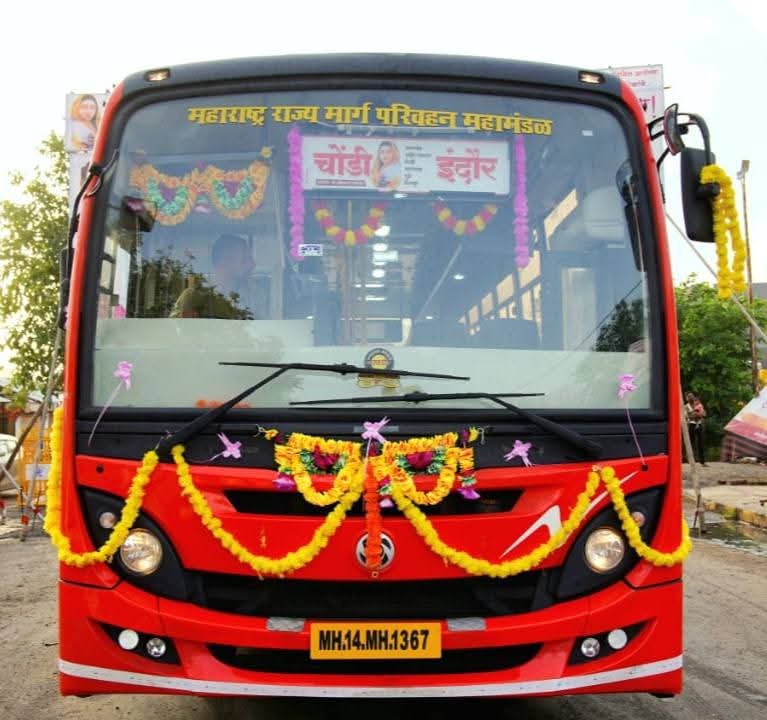 avaliyapravasi's tweet image. चोंडी ते इंदौर, एसटी बससेवेचा शुभारंभ !

पुण्यश्लोक अहिल्यादेवी होळकर यांच्या ३०० व्या जयंतीनिमित्त त्यांची जन्मभूमी श्री क्षेत्र चोंडी, ता.जामखेड, जि.अहिल्यानगर ते त्यांची कर्मभूमी, इंदौर (मध्यप्रदेश) या विशेष आंतरराज्य बससेवेचा शुभारंभ आज चोंडी येथे करण्यात आला.

#msrtc