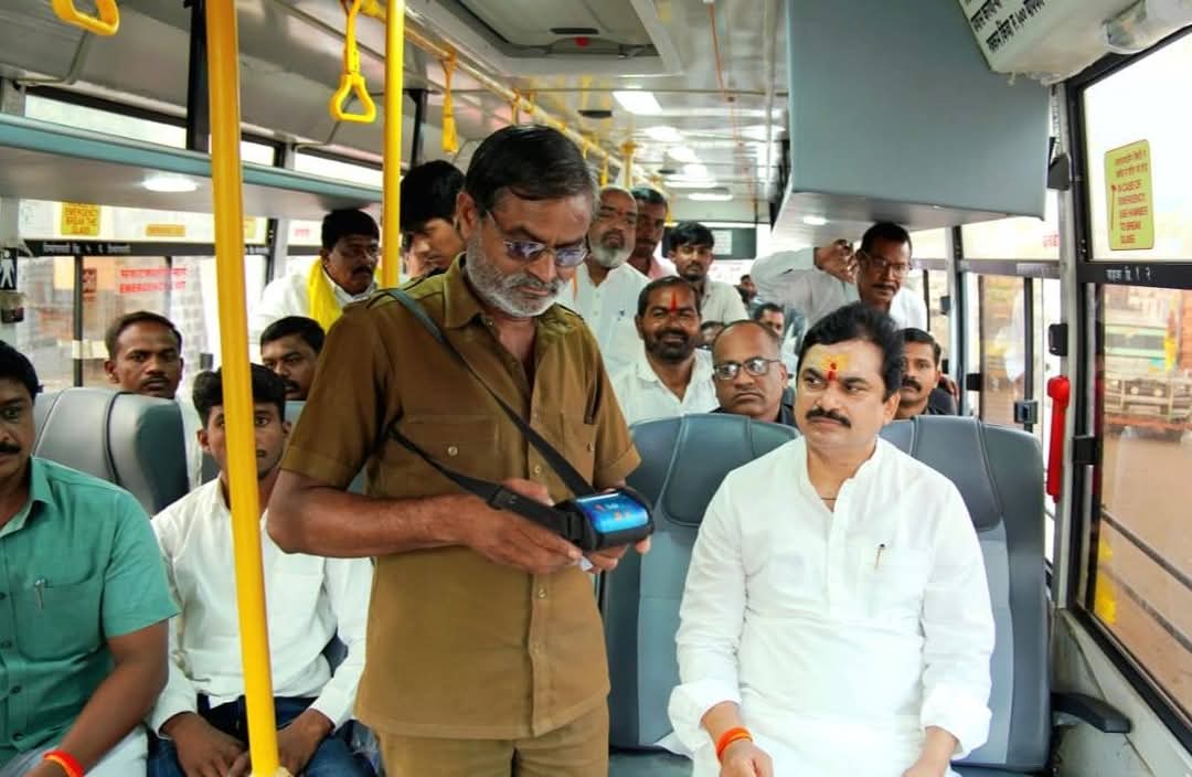 avaliyapravasi's tweet image. चोंडी ते इंदौर, एसटी बससेवेचा शुभारंभ !

पुण्यश्लोक अहिल्यादेवी होळकर यांच्या ३०० व्या जयंतीनिमित्त त्यांची जन्मभूमी श्री क्षेत्र चोंडी, ता.जामखेड, जि.अहिल्यानगर ते त्यांची कर्मभूमी, इंदौर (मध्यप्रदेश) या विशेष आंतरराज्य बससेवेचा शुभारंभ आज चोंडी येथे करण्यात आला.

#msrtc