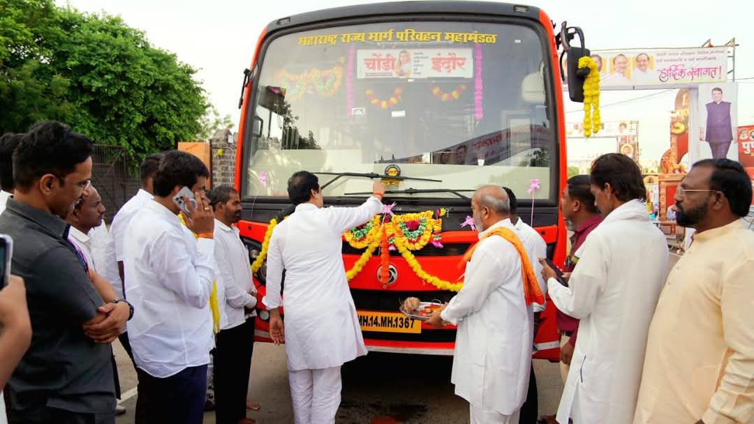 avaliyapravasi's tweet image. चोंडी ते इंदौर, एसटी बससेवेचा शुभारंभ !

पुण्यश्लोक अहिल्यादेवी होळकर यांच्या ३०० व्या जयंतीनिमित्त त्यांची जन्मभूमी श्री क्षेत्र चोंडी, ता.जामखेड, जि.अहिल्यानगर ते त्यांची कर्मभूमी, इंदौर (मध्यप्रदेश) या विशेष आंतरराज्य बससेवेचा शुभारंभ आज चोंडी येथे करण्यात आला.

#msrtc