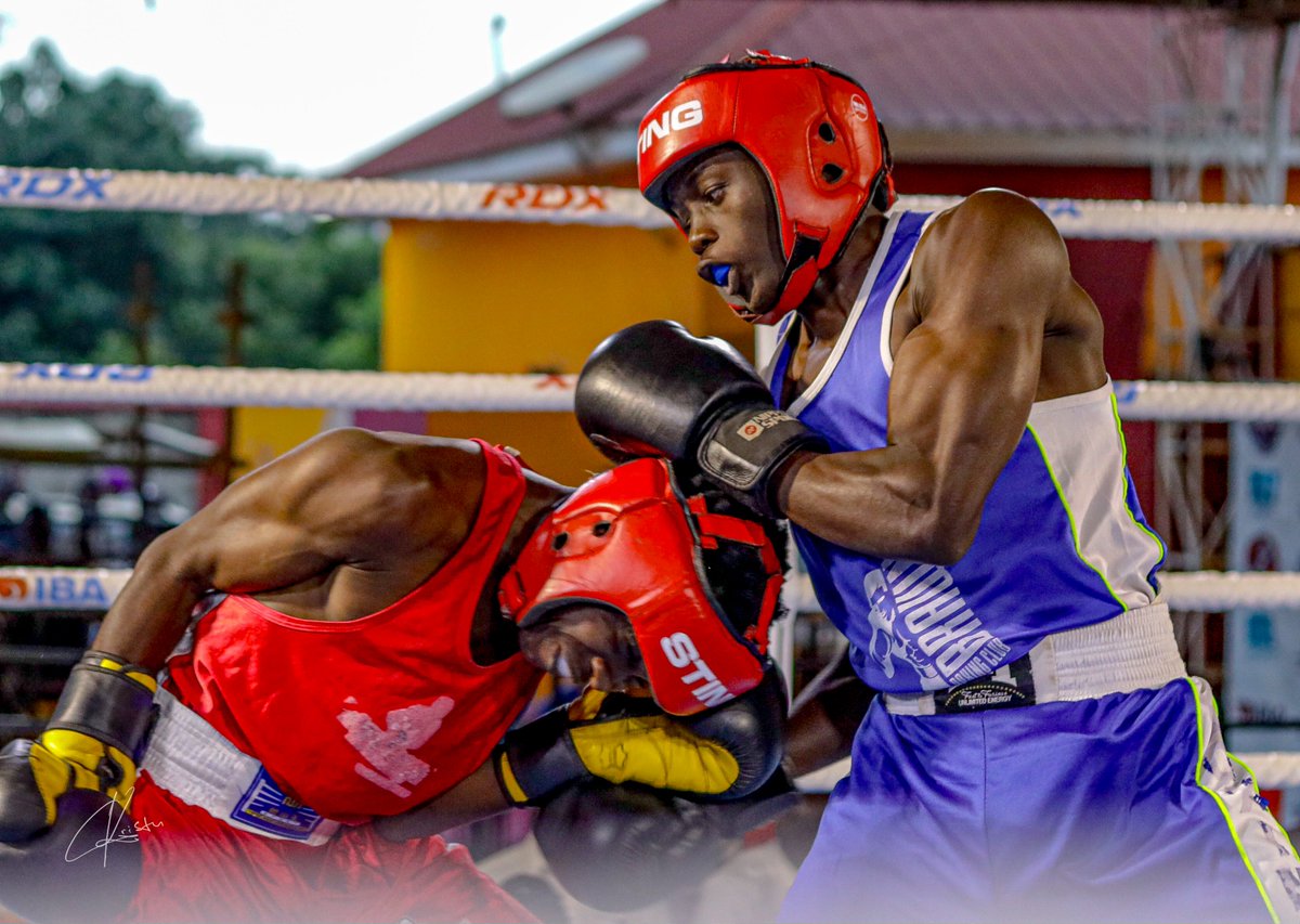 #UBCL Week 3 🔵Nsubuga Ali (Lukanga BC) wins by RSC (Round1) against 🔴Kayanja Twaib (Cobap BC) ▪️Youth 48Kgs