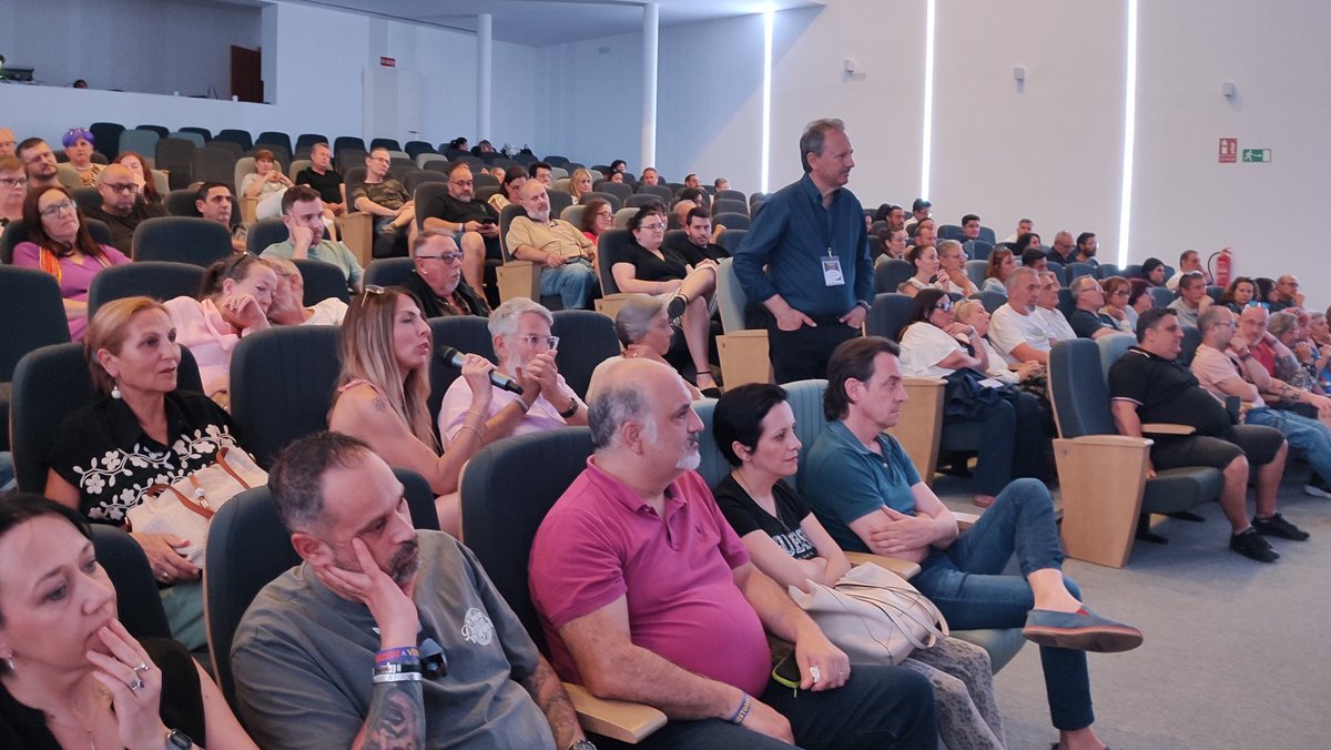 HistMistSPP's tweet photo. Debate chulo chulo al terminar la conferencia de @LuisDeUriarte 
    Y aún quedan manos alzadas.
@JoaquinAbenza_ @Ayto_Pinatar @Casadelarusa93 

#HistoriaYMisterio https://t.co/CQ9OMHUBW4
