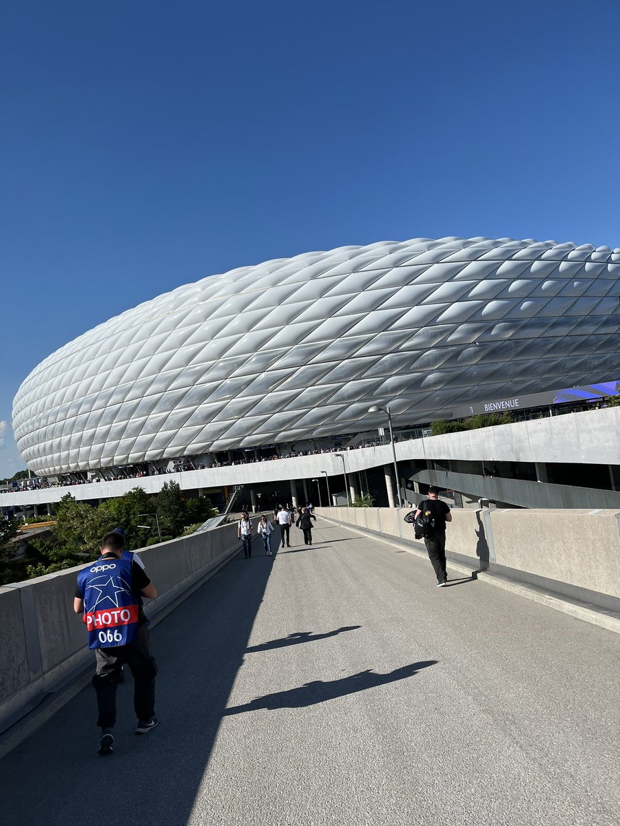 AU BUREAUUUUUUUU ! #PSGINT