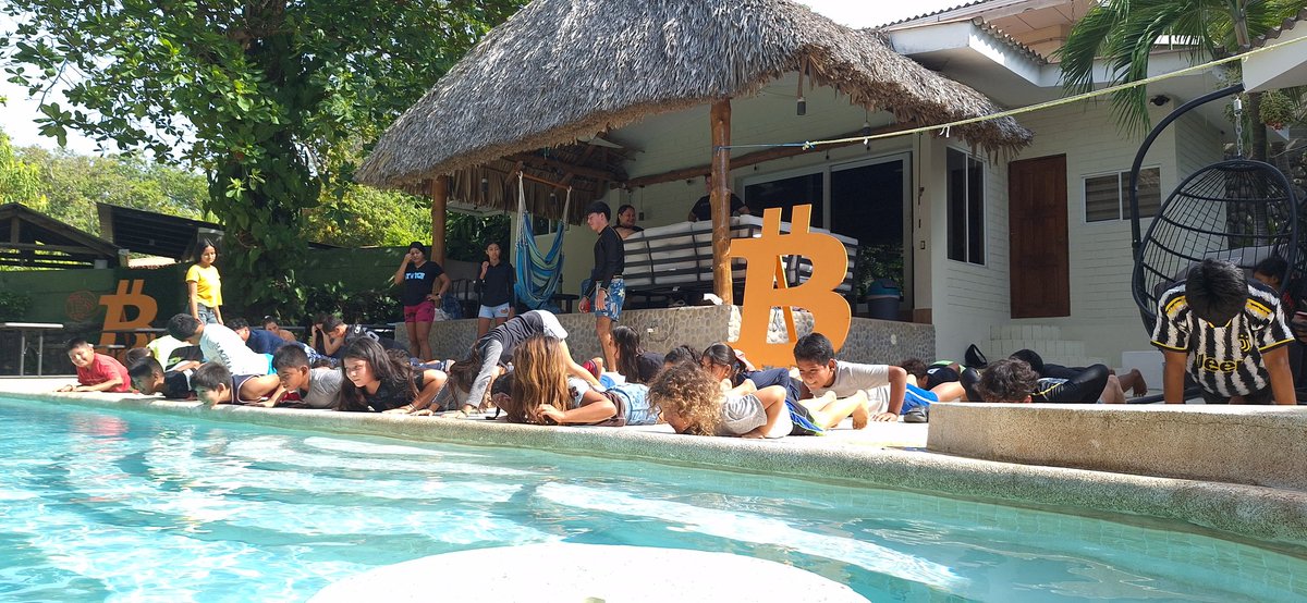 FredisMolina1's tweet photo. Quality time with the kids from Surf for All at Bitcoin Beach 🌊✨
Spending time with children is planting hope for the future. 💛
@romanmartinezc
#BitcoinBeach #SurfForAll #QualityTime https://t.co/lfsUXteXMN