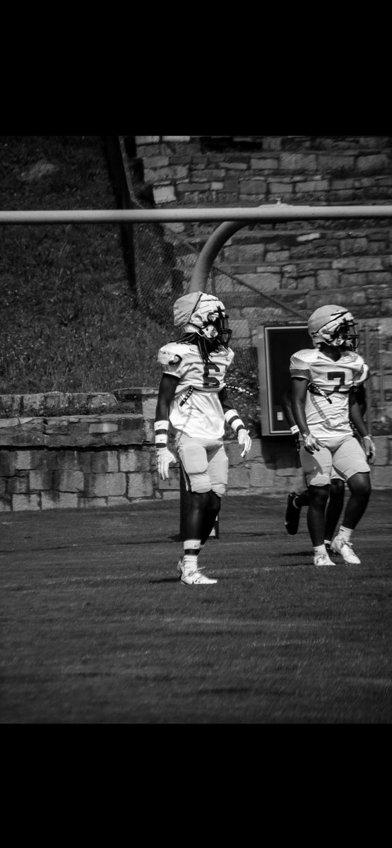 C/O 26 5’11 150LB CB Elberton ga📍
-highlights (8GP) hudl.com/v/2QHwAT
-225 bench 
-225 PC
-350 squat 
-4.6 40
-3.6 GPA
-Student athlete 
<a href="/DBCoachMcGraw/">Gary McGraw</a> <a href="/DBCoachSmith/">Ray Smith</a> <a href="/RecruitGeorgia/">Recruit Georgia</a> <a href="/gobigrecruiting/">Go Big Recruiting</a> <a href="/MTFB_Recruiting/">Middle Tennessee Football Recruiting</a> <a href="/reggiebarlow/">Reggie Barlow</a> <a href="/NEGARecruits/">Northeast Georgia Recruits</a> <a href="/grindatlanta/">Kevin Pope</a> <a href="/NP_Recruiting/">National Pros Recruiting</a>