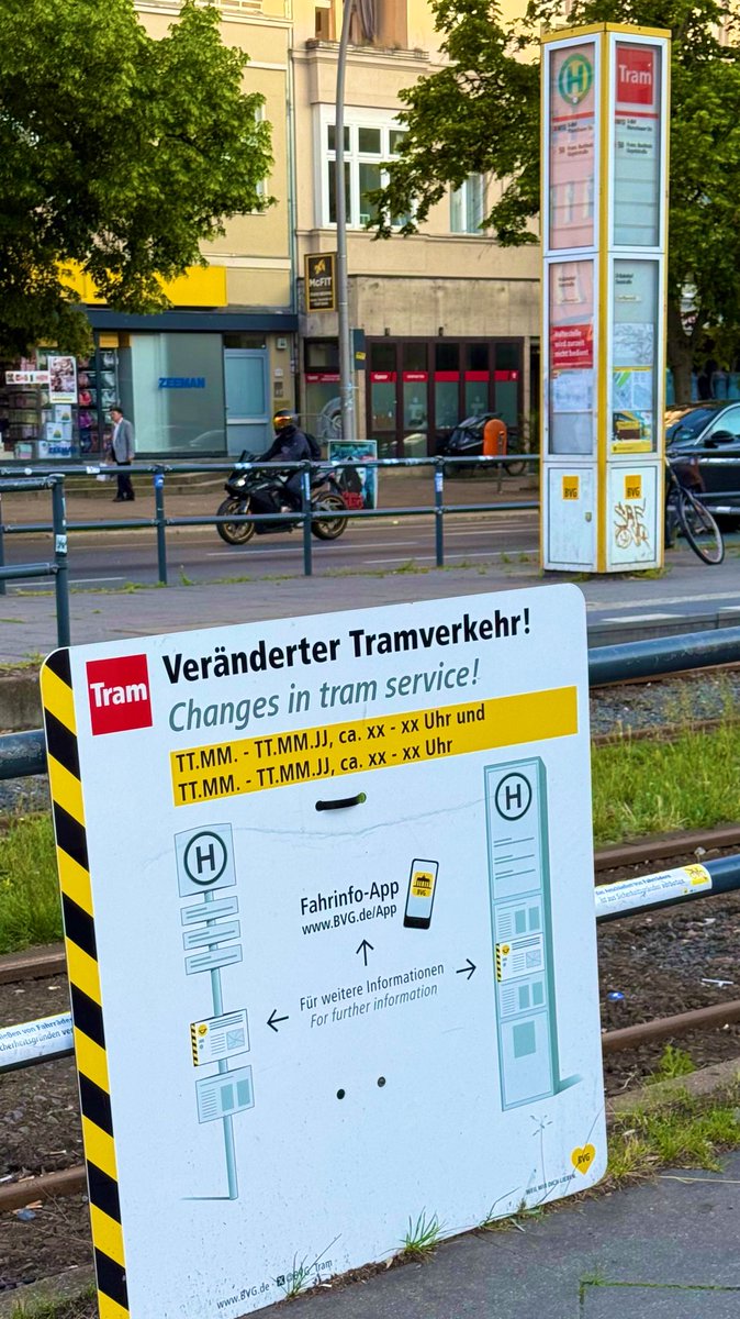 dauerbaustelle's tweet photo. Der neuste Trick der @BVG_Kampagne @BVG_Tram oder gibt es einfach nur kein Geld mehr oder ist es auf Dauer peinlich die Verzögerungen ständig zu überkleben @RegBerlin Armes trauriges #Berlin 😆 https://t.co/tXpX2ilCGG