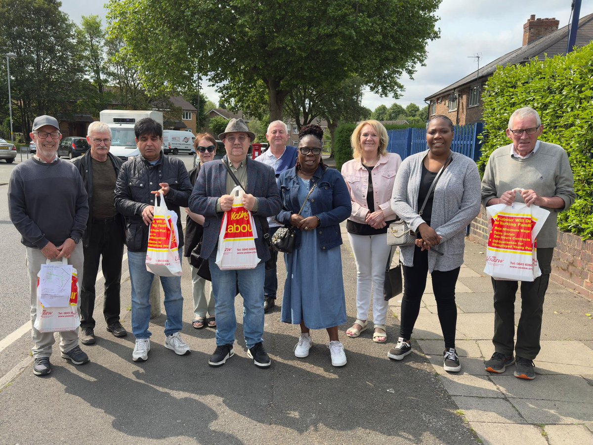 A fantastic session this morning leafleting in Erdington for the MP Coffee Morning.

A massive thank you to all who came out and supported the effort. 🌹🌹