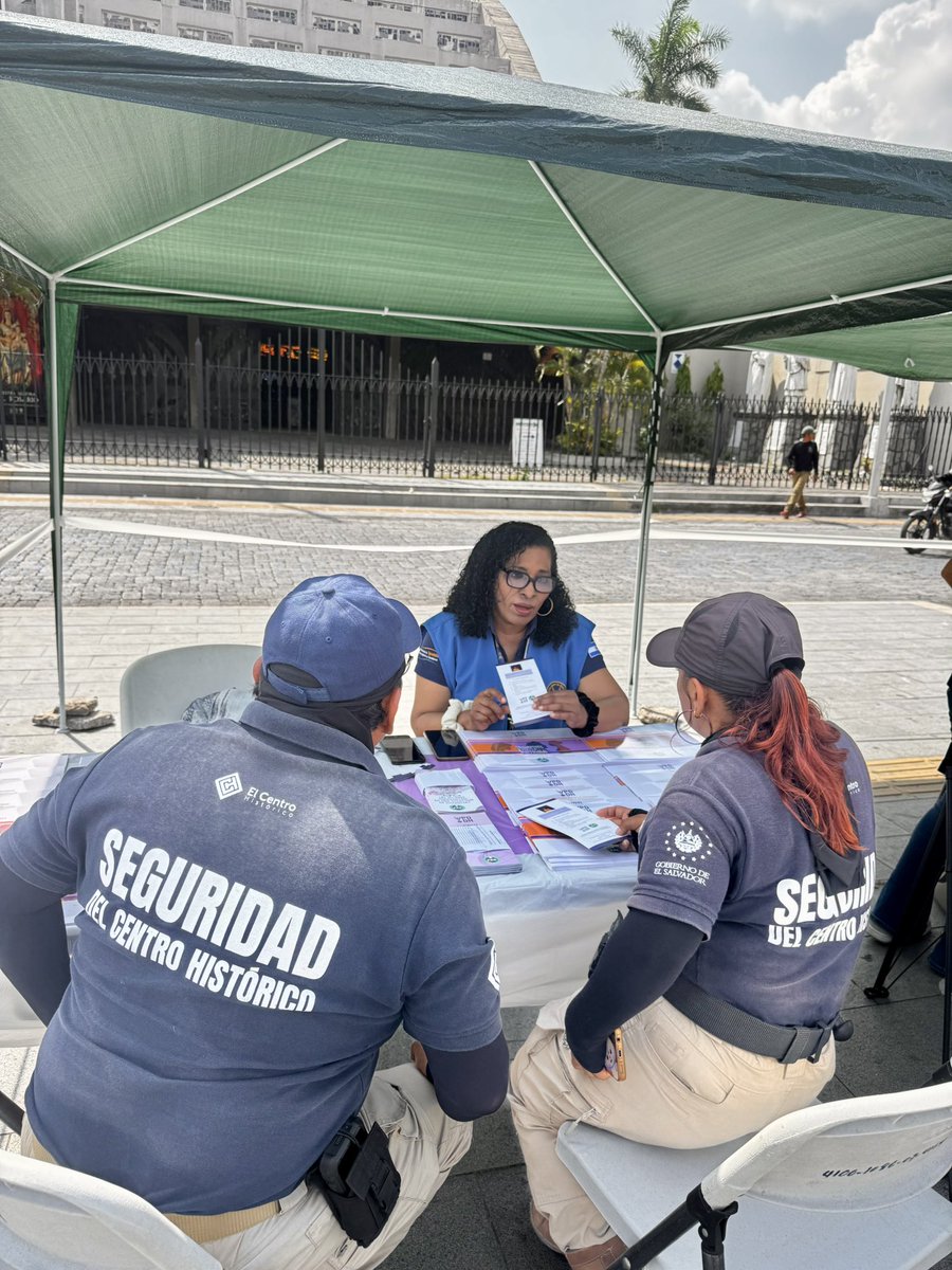 PDDH El Salvador (@pddhelsalvador) on Twitter photo Dando cumplimiento al Mandato Constitucional de #ProcuradoraDDHH <a href="/RaqueldeGuevara/">Raquel de Guevara</a>, personal de #AdjuntaMujer participó con un estand informativo en la 2a Jornada Exposición de Arte #SiTeCreo: Voces en Color, organizada por <a href="/UESoficial/">Universidad de El Salvador - UES</a>, realizada en la Plaza Libertad. Dando cumplimiento al Mandato Constitucional de #ProcuradoraDDHH <a href="/RaqueldeGuevara/">Raquel de Guevara</a>, personal de #AdjuntaMujer participó con un estand informativo en la 2a Jornada Exposición de Arte #SiTeCreo: Voces en Color, organizada por <a href="/UESoficial/">Universidad de El Salvador - UES</a>, realizada en la Plaza Libertad.