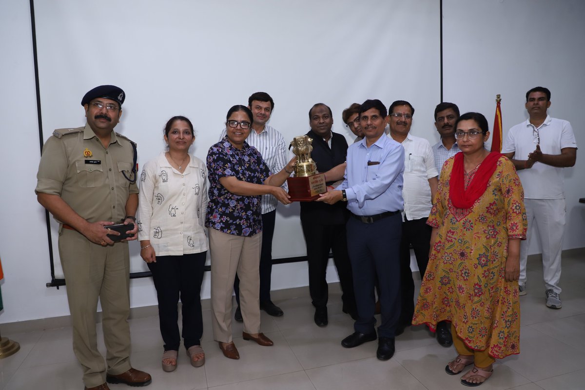 KDSG PTS Meerut UP Police (@kdsgptsmrt) on Twitter photo рджрд┐рдирд╛рдВрдХ 31.05.2025 рдХреЛ рд╢реНрд░реАрдорддреА рднрд╛рд░рддреА рд╕рд┐рдВрд╣, рдкреБрд▓рд┐рд╕ рдорд╣рд╛рдирд┐рд░реАрдХреНрд╖рдХ ,рдкреАрдЯреАрдПрд╕ рдореЗрд░рда, рдХреЗ рд╕реЗрд╡рд╛рдирд┐рд╡реГрддрд┐ рдХреЗ рдЕрд╡рд╕рд░ рдкрд░ рд╕рдВрд╕реНрдерд╛ рдХреЗ рд╕рдорд╕реНрдд рд░рд╛рдЬрдкрддреНрд░рд┐рдд рдПрд╡рдВ рдЕрд░рд╛рдЬрдкрддреНрд░рд┐рдд рдЕрдзрд┐рдХрд╛рд░реАрдЧрдг рдЙрдкрд╕реНрдерд┐рдд рд░рд╣реЗ <a href="/UPPoliceTrgHQ/">Training Directorate UP Police</a> рджрд┐рдирд╛рдВрдХ 31.05.2025 рдХреЛ рд╢реНрд░реАрдорддреА рднрд╛рд░рддреА рд╕рд┐рдВрд╣, рдкреБрд▓рд┐рд╕ рдорд╣рд╛рдирд┐рд░реАрдХреНрд╖рдХ ,рдкреАрдЯреАрдПрд╕ рдореЗрд░рда, рдХреЗ рд╕реЗрд╡рд╛рдирд┐рд╡реГрддрд┐ рдХреЗ рдЕрд╡рд╕рд░ рдкрд░ рд╕рдВрд╕реНрдерд╛ рдХреЗ рд╕рдорд╕реНрдд рд░рд╛рдЬрдкрддреНрд░рд┐рдд рдПрд╡рдВ рдЕрд░рд╛рдЬрдкрддреНрд░рд┐рдд рдЕрдзрд┐рдХрд╛рд░реАрдЧрдг рдЙрдкрд╕реНрдерд┐рдд рд░рд╣реЗ <a href="/UPPoliceTrgHQ/">Training Directorate UP Police</a>