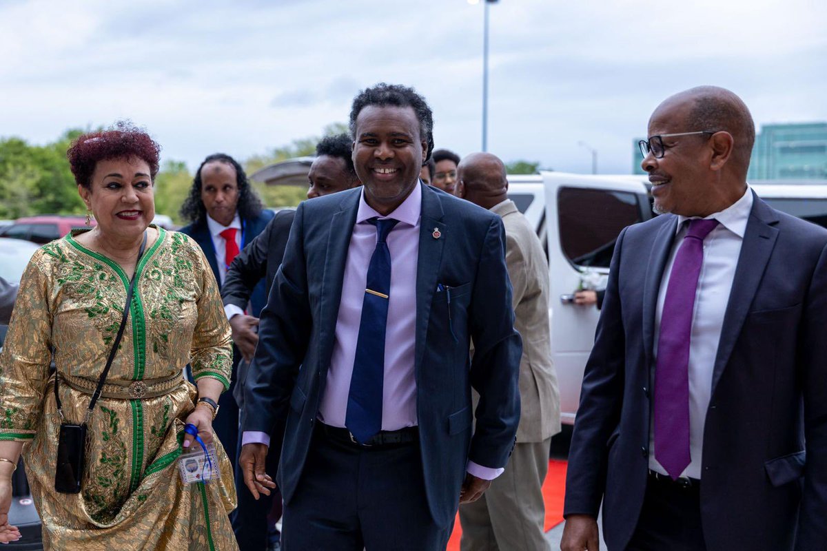 abdi_bileh's tweet image. Sur cette photo figurent Najat Ghanou, présidente de l’Association canadienne pour la promotion des héritages africains (ACPHA), prof Abdi Bileh, fondateur de l’ACPHA, ainsi que le Dr Ali Mousse Iye, invité d’honneur à la célébration du Xeer Ciise, récemment reconnu par l’UNESCO