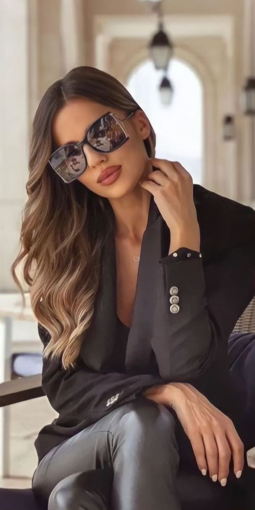 ياليتني ماشفته 
ذاك الغزال الفتنه
دلوني على بيته❤️