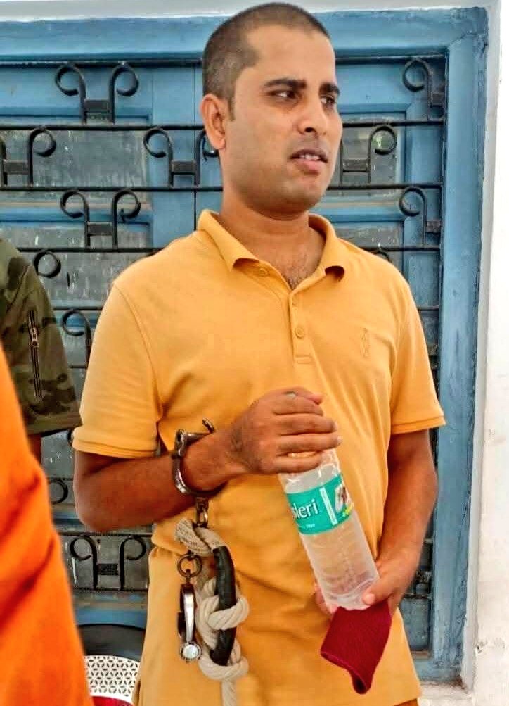 SD. RAO (@sdrao_) on Twitter photo दुःख है!
हम आज भी कैद कर लिए जाते हैं।
अफ़सोस ये भी है
नेता और संगठन बहुत सारे हैं लेकिन कोई साथ नहीं है।
😥😔
<a href="/AnandAkash_BSP/">Akash Anand</a>
<a href="/SwamiPMaurya/">Swami Prasad Maurya</a>
<a href="/AdvRajendraPal/">(समण) Rajendra Pal Gautam</a>
<a href="/DhakadTv/">Dhakad TV</a>
<a href="/NationalNama/">NationalNama</a>
<a href="/ratanlal72/">Dr. Ratan Lal</a> दुःख है!
हम आज भी कैद कर लिए जाते हैं।
अफ़सोस ये भी है
नेता और संगठन बहुत सारे हैं लेकिन कोई साथ नहीं है।
😥😔
<a href="/AnandAkash_BSP/">Akash Anand</a>
<a href="/SwamiPMaurya/">Swami Prasad Maurya</a>
<a href="/AdvRajendraPal/">(समण) Rajendra Pal Gautam</a>
<a href="/DhakadTv/">Dhakad TV</a>
<a href="/NationalNama/">NationalNama</a>
<a href="/ratanlal72/">Dr. Ratan Lal</a>