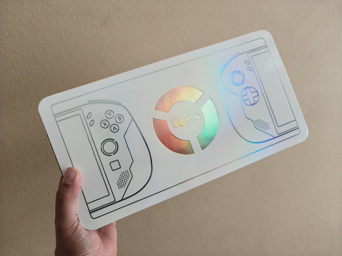 tkdsl8655's tweet image. The Legion Go S 8 is in, with #steamos and a beautiful large 8-in display and powered by the @AMDRyzen Ryzen Z1 Extreme, 32GB of ram,And a massive 1TB of storage
 @Lenovo #legiongos8