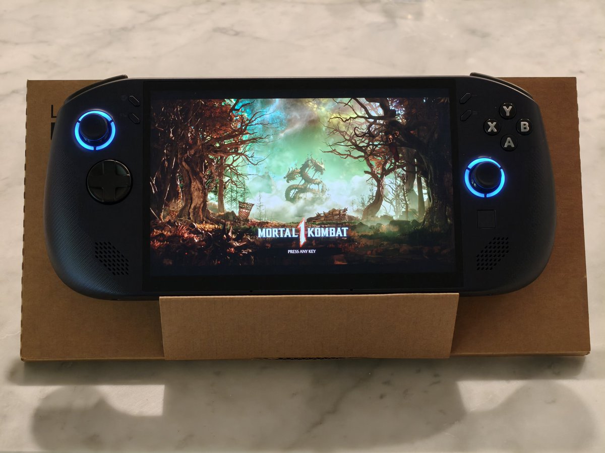 tkdsl8655's tweet image. The Legion Go S 8 is in, with #steamos and a beautiful large 8-in display and powered by the @AMDRyzen Ryzen Z1 Extreme, 32GB of ram,And a massive 1TB of storage
 @Lenovo #legiongos8