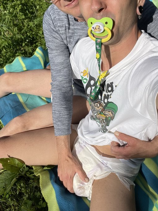 Watch Leo 🐱's leaked NSFW photo on TwXstars