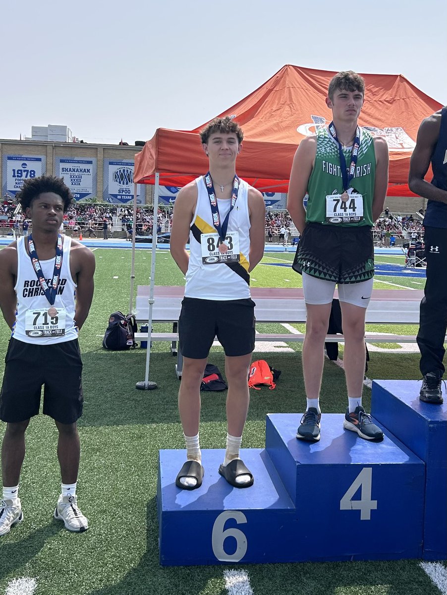 BenCraneReal's tweet photo. Sawyer Woodard places third in shot put and Kam Sweetnam places sixth in long jump!

With these results, the Warriors sit in third as a team with seven points, trailing  Maryville (8) and Dwight (10). https://t.co/ygXeRYO92Z