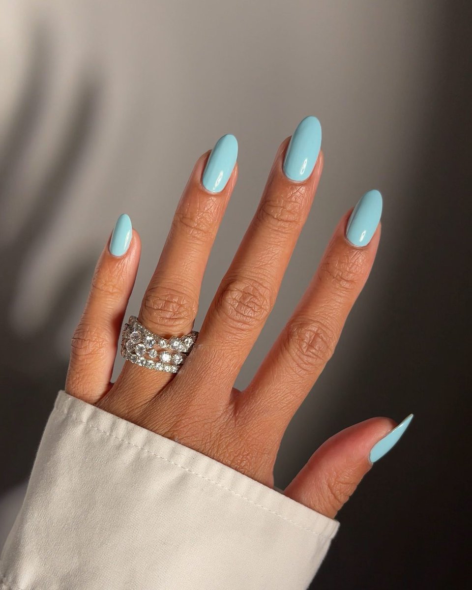 My Baby Blue: yay or nay? 🩵

#ellamila #bluenails #springnails #nailpolish #trendingnails @reshbavny