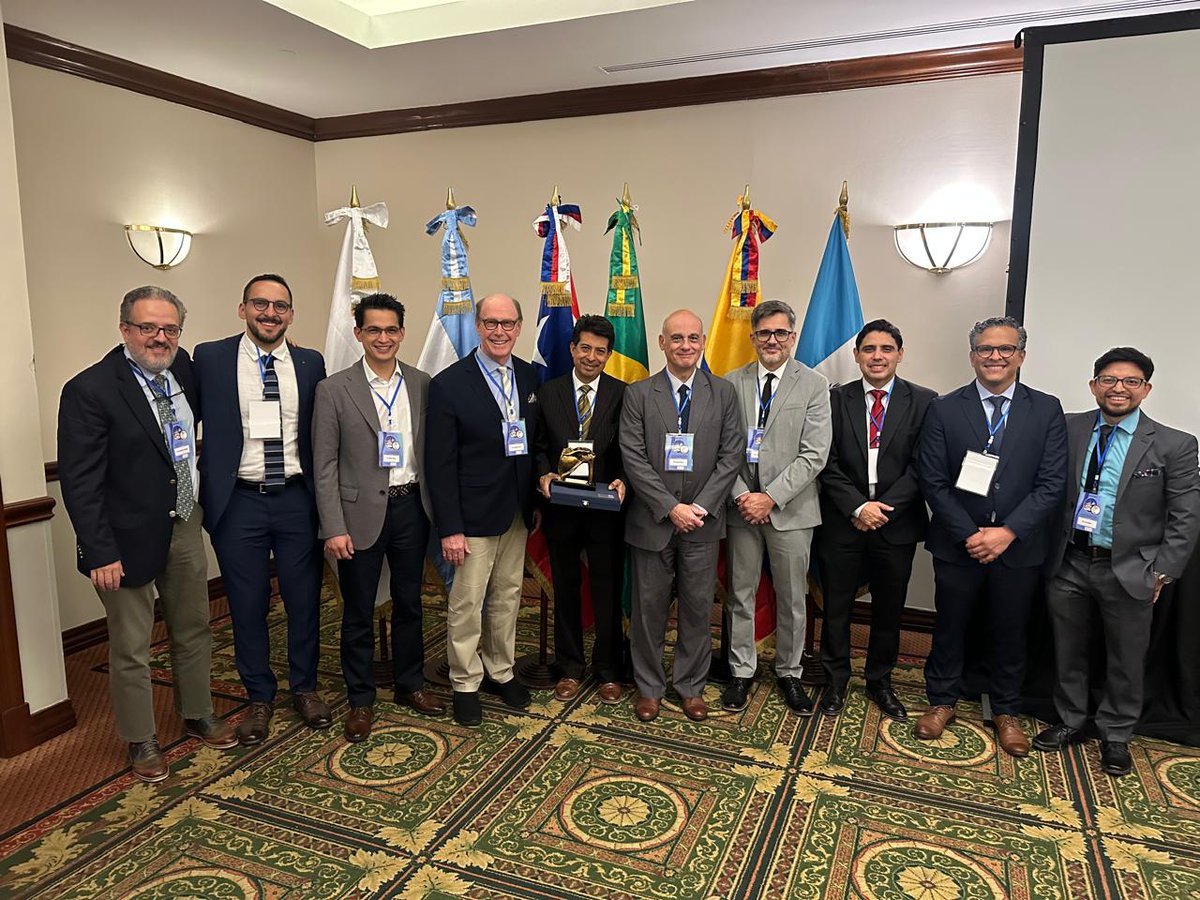 drdanielmoya's tweet photo. Nuestra participación enn el II Congreso Guatemalteco de Hombro y Codo nos dio la oportunidad de reencontrarnos con viejos amigos como el Dr. Marvin Aceituno, que ha hecho una titánica tarea para desarrollar a la Sociedad Guatemalteca de Hombro y Codo. https://t.co/OInbP2ReHo