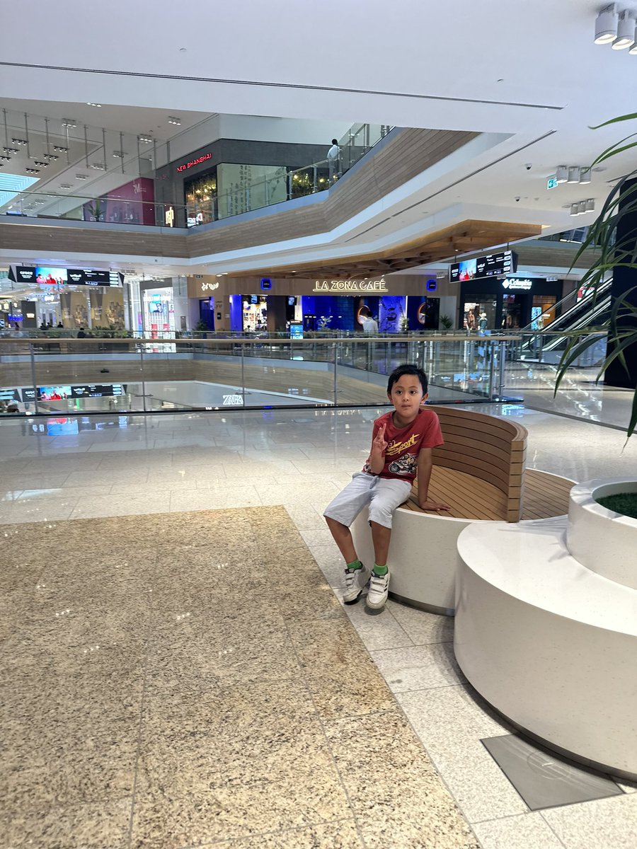 BisdakV's tweet photo. A Saturdate with my favorite duo at Al Reem Mall!
#AlReem #AbuDhabi #UAE #weekend #family #love #hope https://t.co/UEy5vYSFCt
