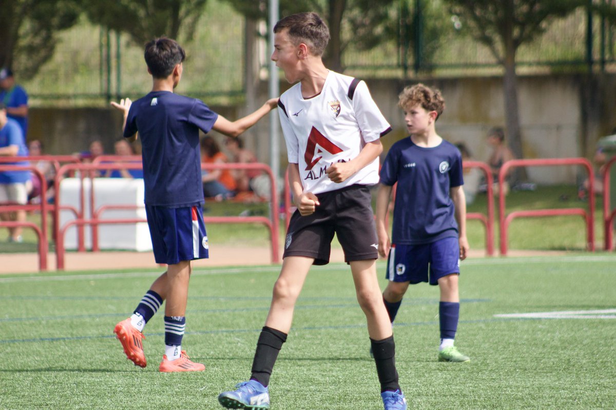 ComillasCF's tweet photo. Pura ALEGRÍA🤹‍♂️

Sigue nuestra cuenta para poder ver todas las imágenes y no te pierdas ninguna novedad! Pincha en el enlace y síguenos: 
https://t.co/zJocUuuqOy

#TorneoComillas #Torneo #Comillas #TorneoComillas #Fútbol #TorneoFútbolBase #Somosazules #Logroño #larioja https://t.co/lRlYet4AhV