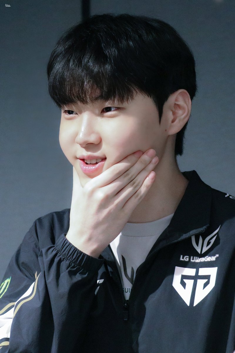 goongogu's tweet photo. 250531

쵸궁빵...?

#쵸비 #chovy https://t.co/f719CBABSr