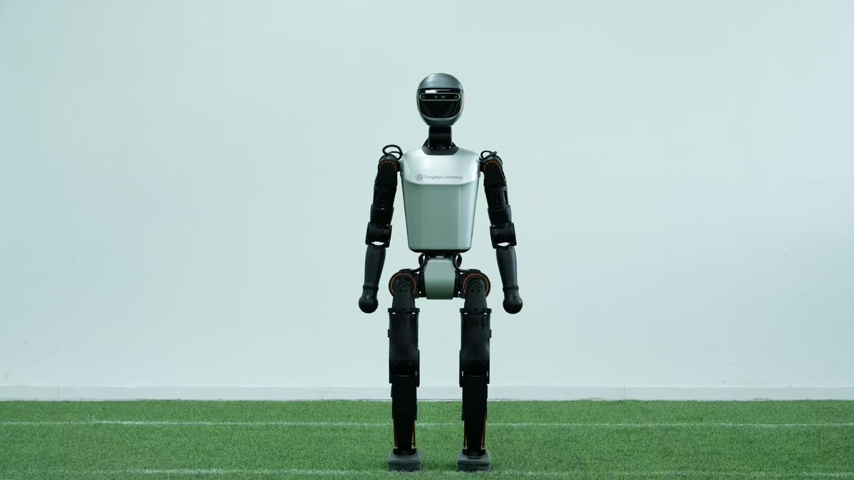 Tsinghua_Uni's tweet image. 20 years in a flash💥, the Hephaestus Team lights the way in #HumanoidRobotics! With robot dogs, humanoids, & cutting-edge #AI, #NextGen stepped onto the #RoboCup world stage. They’re not just building robots; they're pushing the limits of embodied AI and the future of…