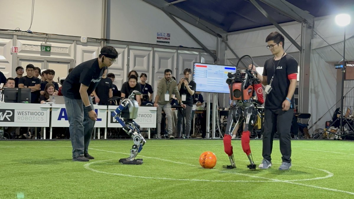 Tsinghua_Uni's tweet image. 20 years in a flash💥, the Hephaestus Team lights the way in #HumanoidRobotics! With robot dogs, humanoids, & cutting-edge #AI, #NextGen stepped onto the #RoboCup world stage. They’re not just building robots; they're pushing the limits of embodied AI and the future of…