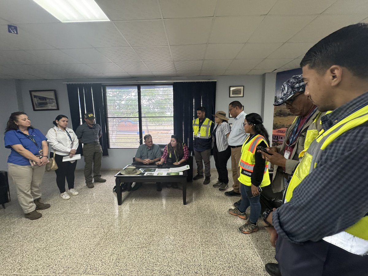 Desde temprano organizando nuestro equipo para inspeccionar y atender con urgencia las áreas afectadas por contaminación de coliformes y nematodos, que afectan al río La Villa y sus afluentes en Azuero y que han causado la paralización de las potabilizadoras en La Villa y Chitré.