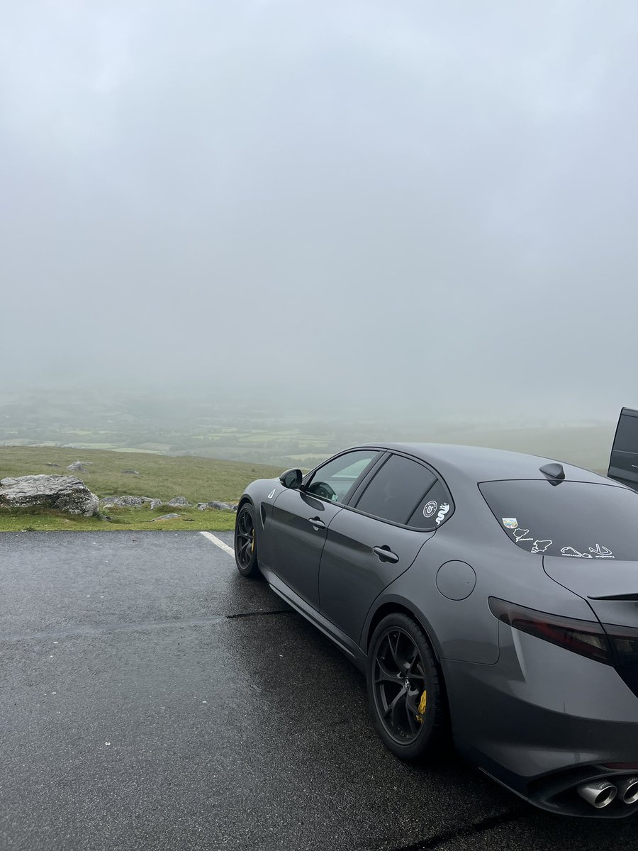 Saunders_LFC's tweet photo. Elan Valley &amp; drizzly black mountain pass - stunning roads though 👌🍀 https://t.co/JFWrybnDOK