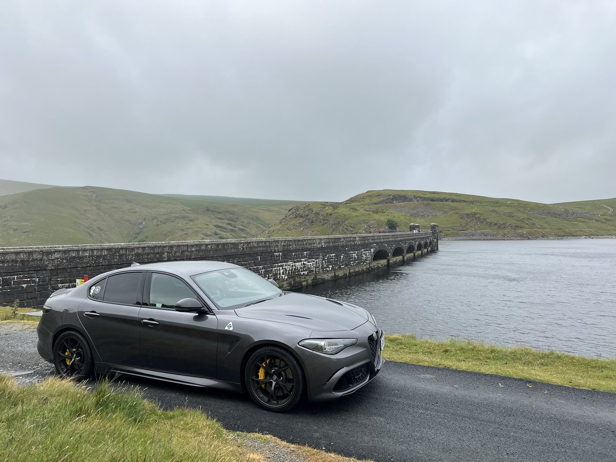 Saunders_LFC's tweet photo. Elan Valley &amp; drizzly black mountain pass - stunning roads though 👌🍀 https://t.co/JFWrybnDOK