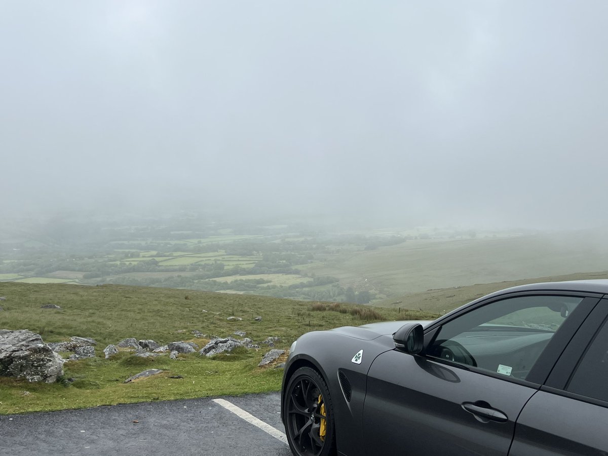 Saunders_LFC's tweet photo. Elan Valley &amp; drizzly black mountain pass - stunning roads though 👌🍀 https://t.co/JFWrybnDOK