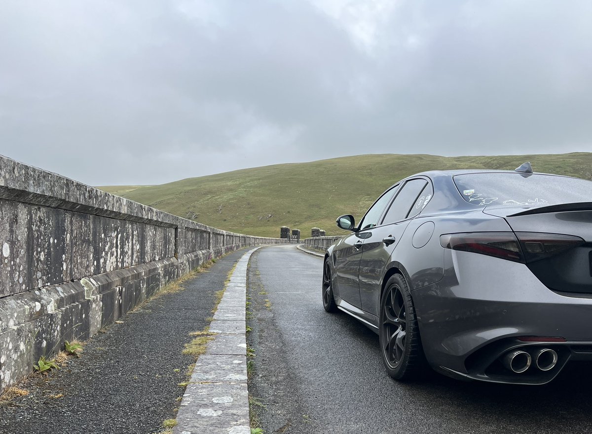 Saunders_LFC's tweet photo. Elan Valley &amp; drizzly black mountain pass - stunning roads though 👌🍀 https://t.co/JFWrybnDOK