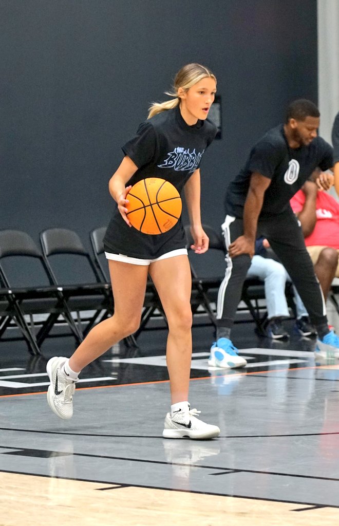 #alwaysinthegym (@coachkent02) on Twitter photo 🚨Taegyn johnson 5"9 CG oh 30🚨
#alwaysinthegym #thebubble
<a href="/TaegynJ/">Taegyn Johnson</a> has great length and skill. You Can definitely tell she has a feel for the game.
<a href="/NYGHoops/">NYGHoops</a> <a href="/InsiderExposure/">InsiderExposure</a> <a href="/BatsonBBall/">Batson Basketball</a> <a href="/365whoops/">JoeFenelonbball</a> 🚨Taegyn johnson 5"9 CG oh 30🚨
#alwaysinthegym #thebubble
<a href="/TaegynJ/">Taegyn Johnson</a> has great length and skill. You Can definitely tell she has a feel for the game.
<a href="/NYGHoops/">NYGHoops</a> <a href="/InsiderExposure/">InsiderExposure</a> <a href="/BatsonBBall/">Batson Basketball</a> <a href="/365whoops/">JoeFenelonbball</a>