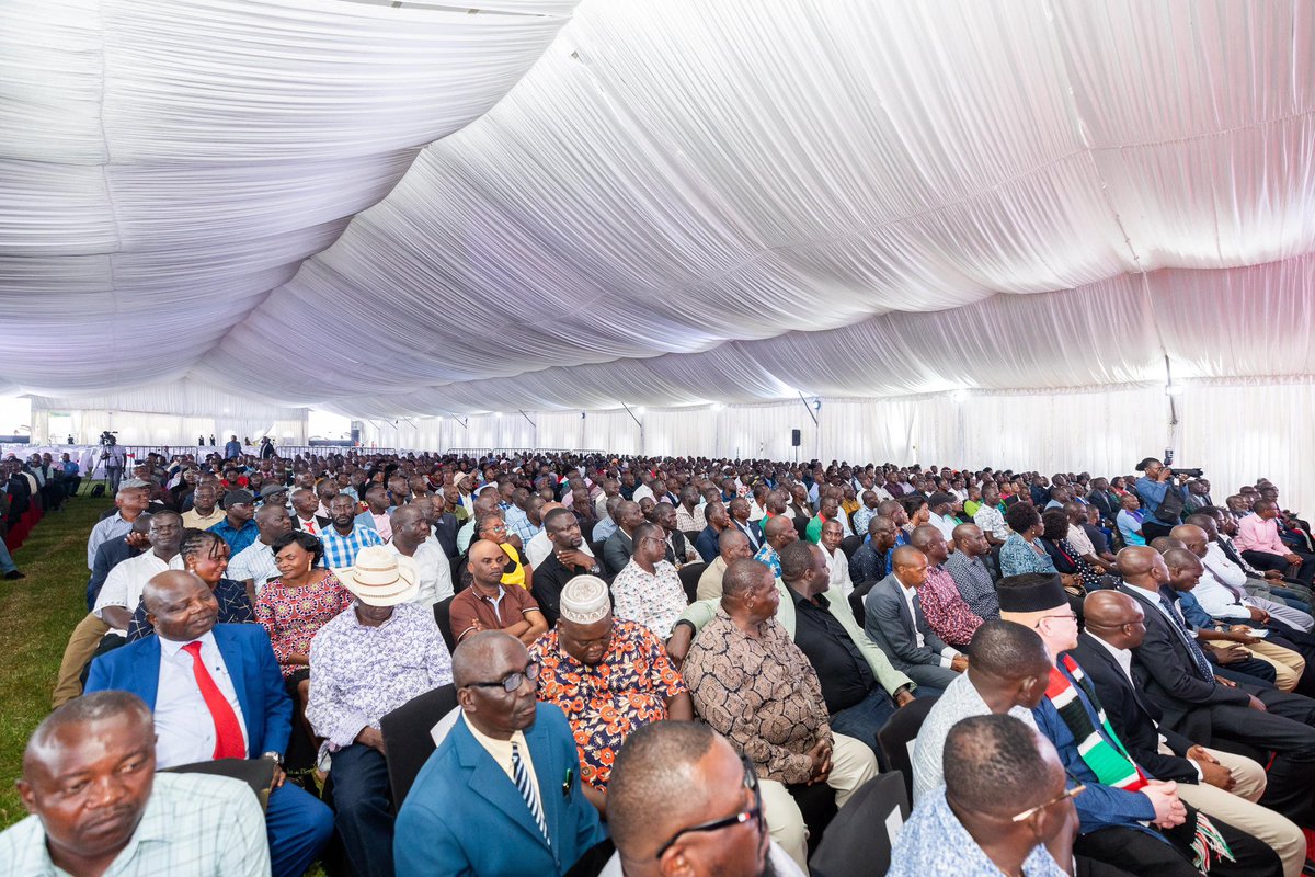 WilliamsRuto's tweet photo. It is our business to have a progressive Government that serves every Kenyan in every part of our country. 

We will do this through regular consultations with leaders and other stakeholders.

With Homa Bay County grassroots leaders at the State Lodge, Homa Bay. https://t.co/3EIyRw5ItF