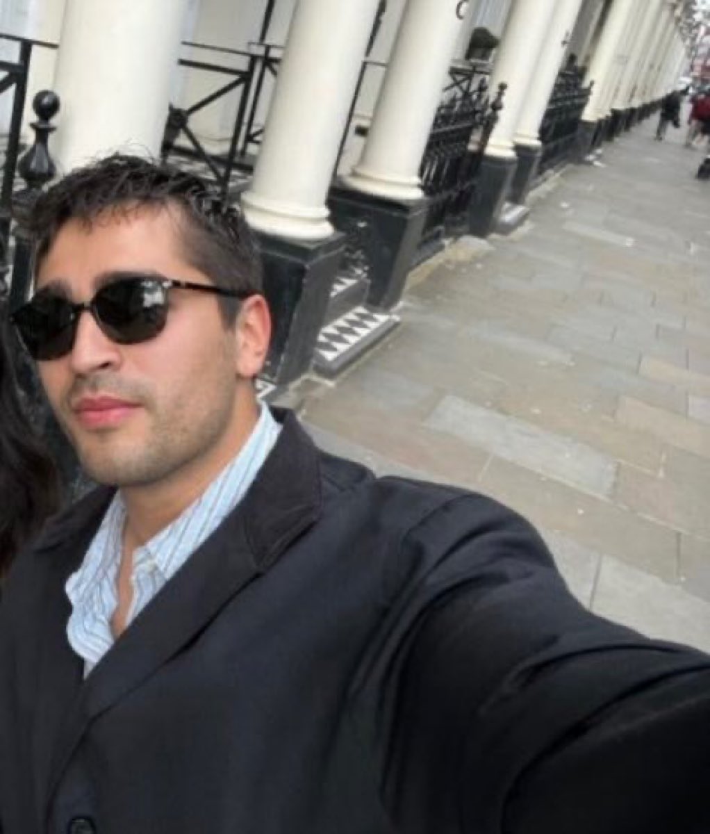 حضرتك محتاج تتخرج و تيجي دي اول حاجة
ثانياً:
سيب 
شعرك
ف حاله
بقى