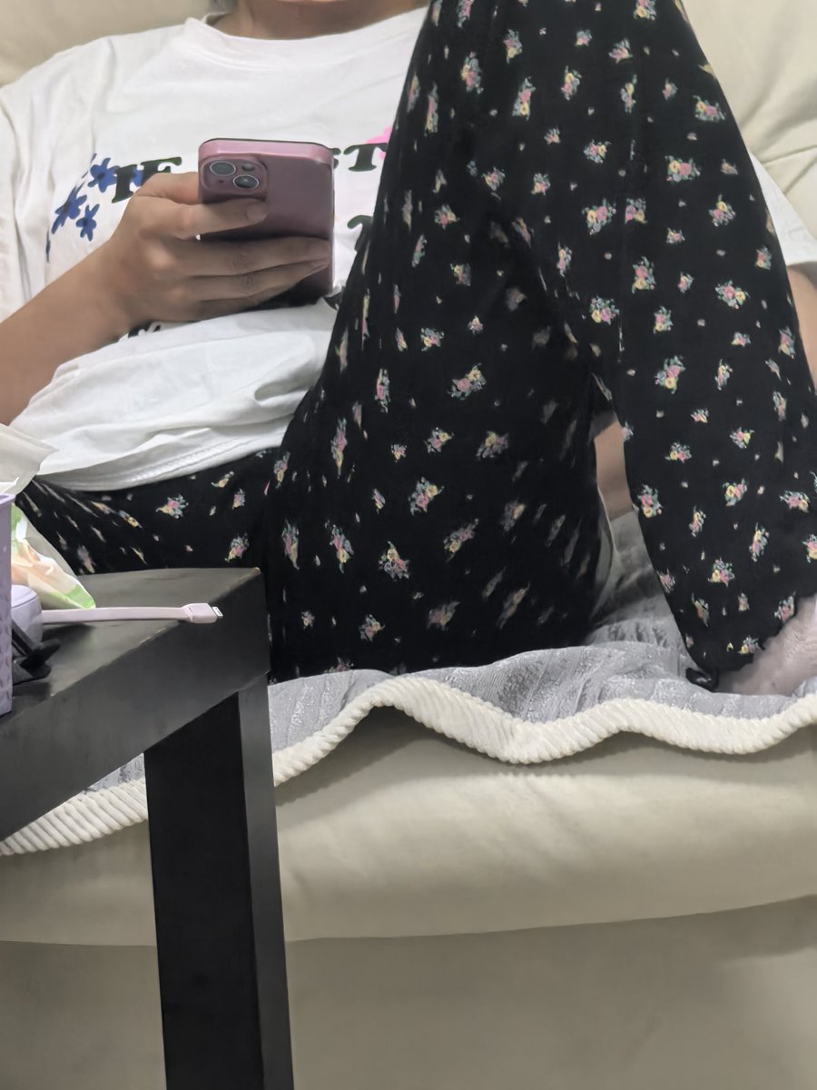 zhangwsky's tweet photo. 在家的状态，人前淑女  反差大🤣 https://t.co/nlc9S8conm