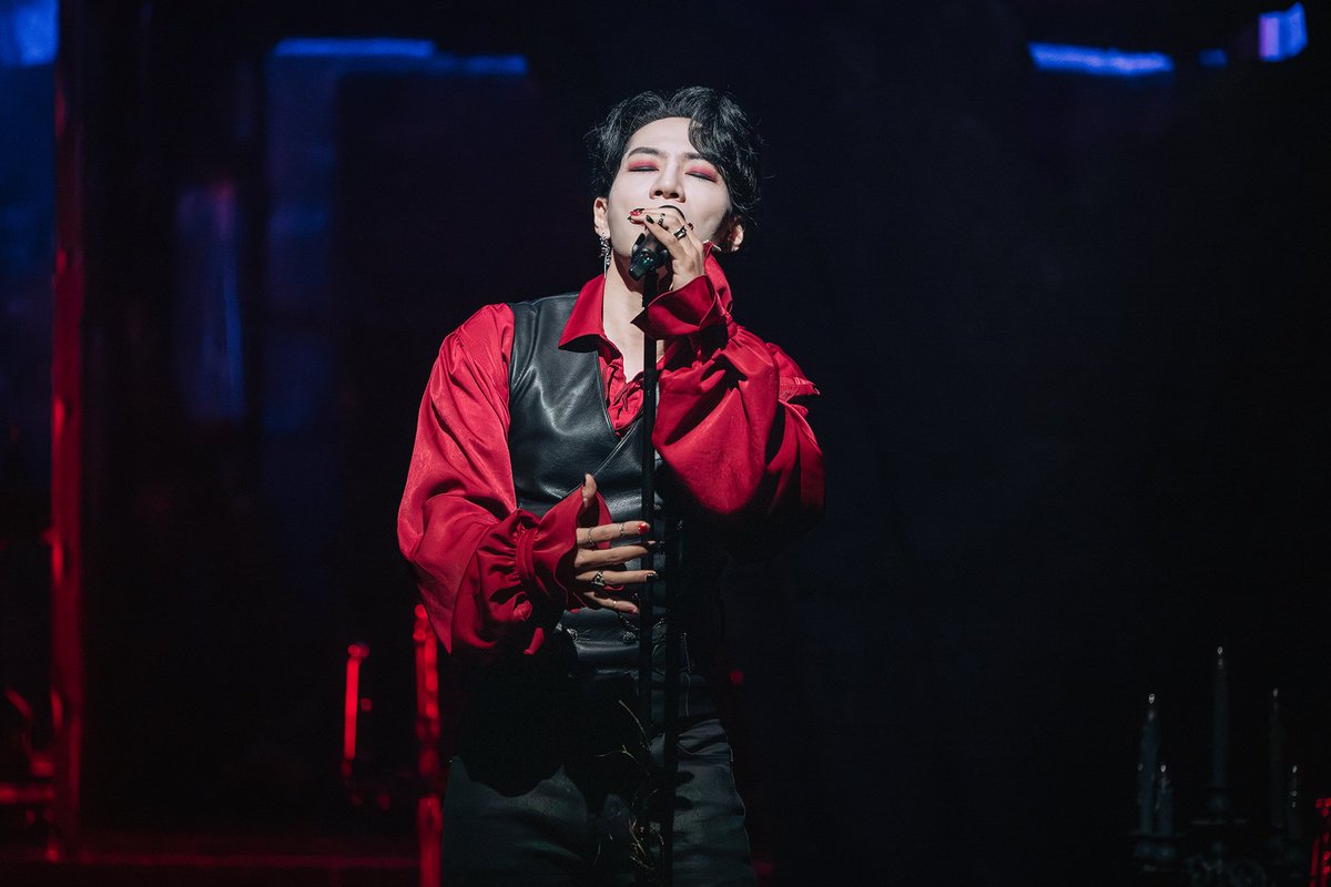 250529 뮤지컬 백작 낮
스페셜 커튼콜 - 밤의 군대
백작 #이승현

뱀파이어 병사들이여
노래하라