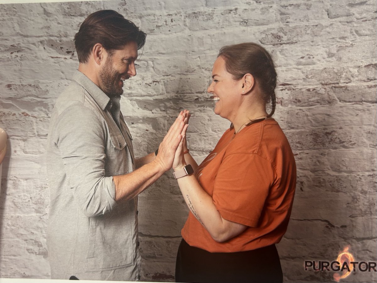 This op started out serious and then at the last second, he made a joke that made me laugh out loud. 😂 He knew exactly what he was doing 🤣🤣
#SPNFamily #PurCon9