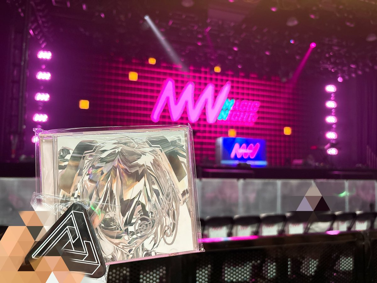 onigiri_feed's tweet photo. 终于在现场听到ATOLS桑了😭😭😭演出特别精彩,我很享受!!!😍✊✊
希望ATOLS桑下次还能来中国演出🥺🙏🫶
这次还设计了应援花篮,感谢各位老师的支持与参与🥺💖💖
很幸福的一天❤️🔥❤️🔥❤️🔥🥳🥳🥳
#ATOLS https://t.co/VWWqYBiTF2