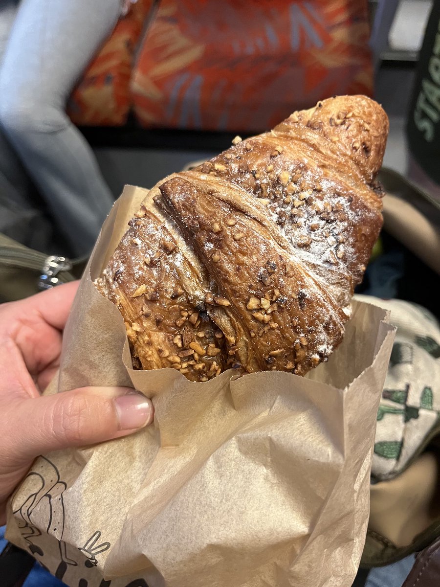 phivalue's tweet image. The goal is to devour every kind of pastry while still maintaining this abs #possible cz im #mentallyill