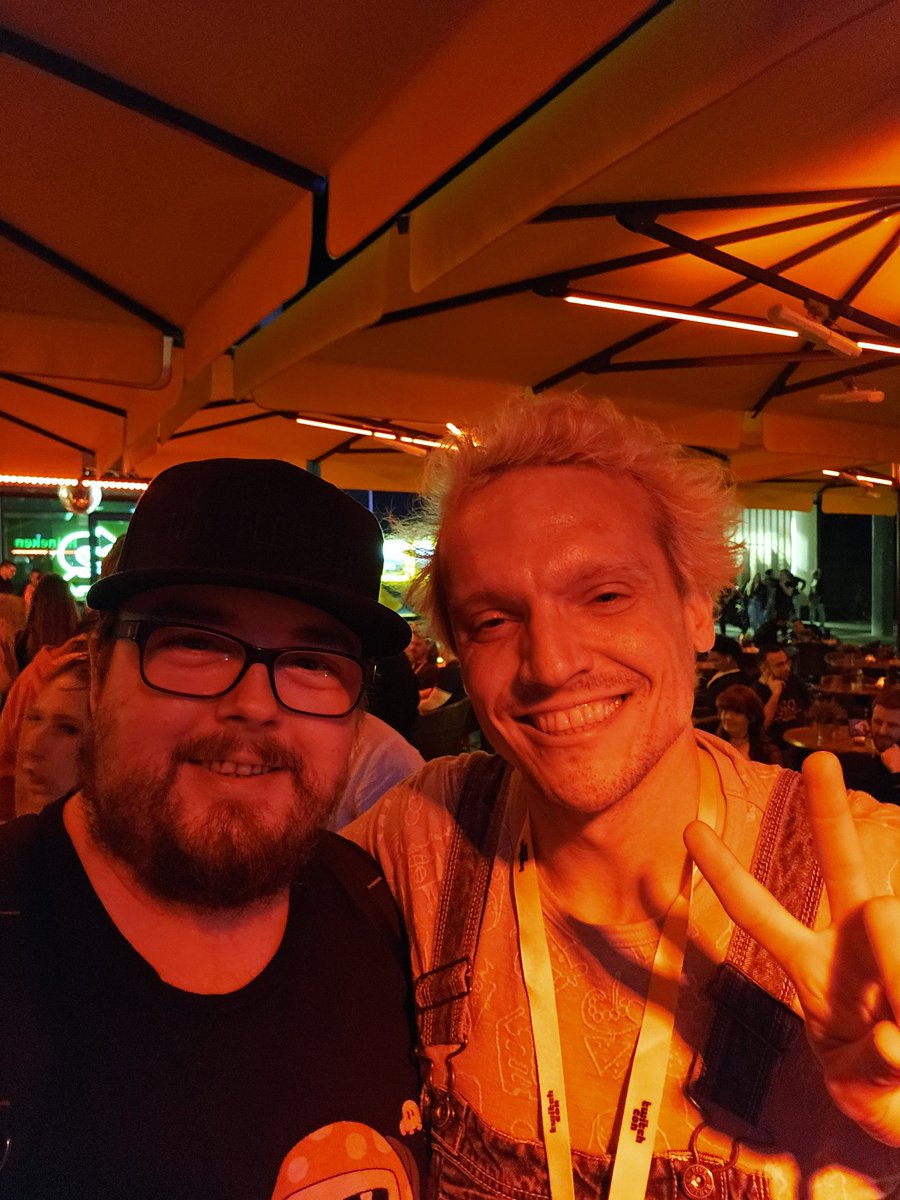 Day 1 of <a href="/TwitchCon/">TwitchCon</a> is a wrap. Alot of fun!!
Randomly bumped into <a href="/OfficeDrummer/">OfficeDrummer</a> last night, nice little chat before more drinks.