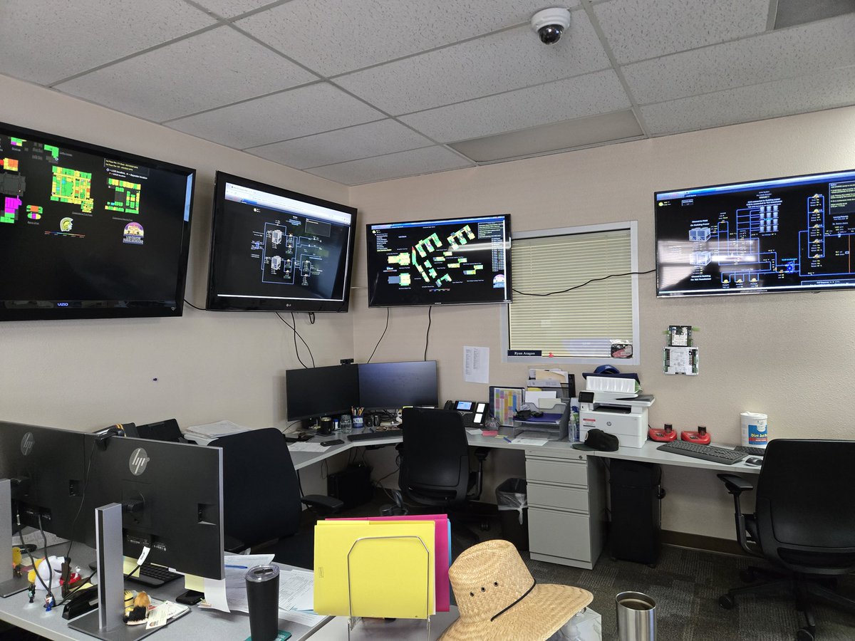 ignacior38's tweet image. Yesterday was the last day for LCPS students! Grateful to visit our Physical Plant, Materials Management & Print Shop teams—your behind-the-scenes work is vital. Also stopped by Conlee Elem to thank staff for a great year. Wishing everyone a safe, restful summer! @LCPSnet