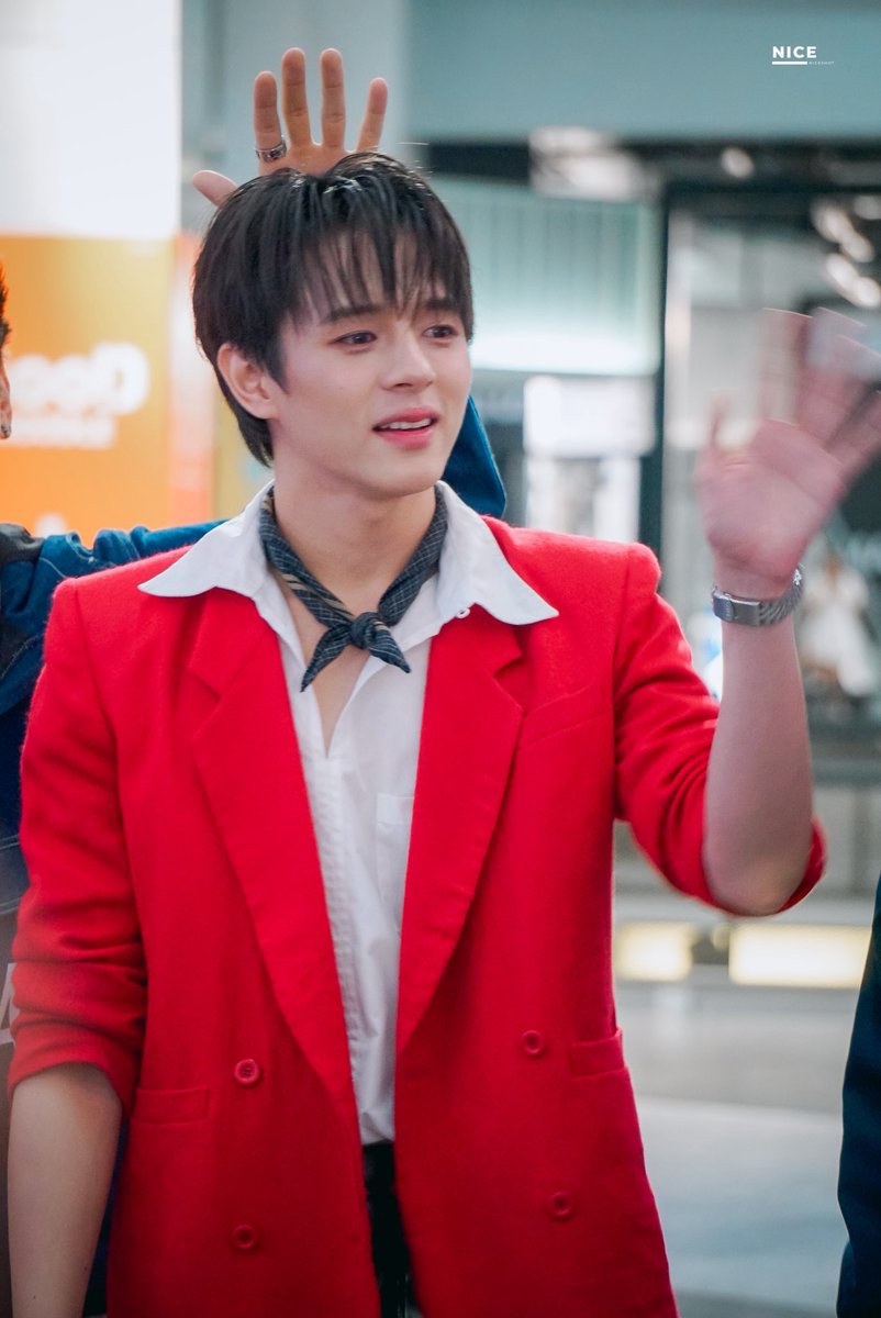 NiceShot2708's tweet photo. 310525 | #KnockOutMyHeart 

😳👋
@niceboripat 

#KnockOutTheSeries 
#หมัดน็อกล็อกหัวใจ
#niceboripat https://t.co/Oiculu9QSJ
